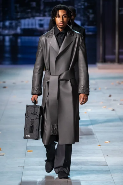 Look 18